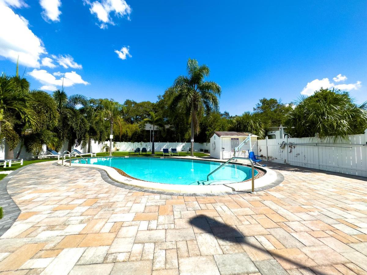 1K Bed Studio Apt With Shared Pool 02 Clearwater Buitenkant foto